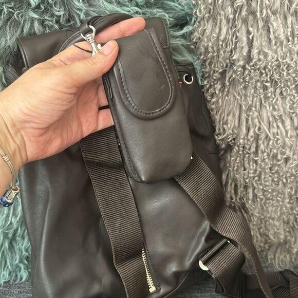 Y2K Esprit Vintage Faux Leather
Drawstring Backpack - Picture 10 of 13